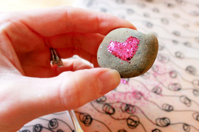 Rock Valentine Art Project 05 glitter heart rock