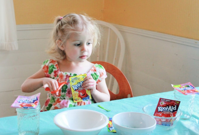 using kool aid to dye eggs