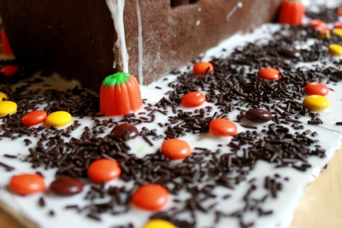 Fall Gingerbread House 09 Detail of Halloween Gingerbread House