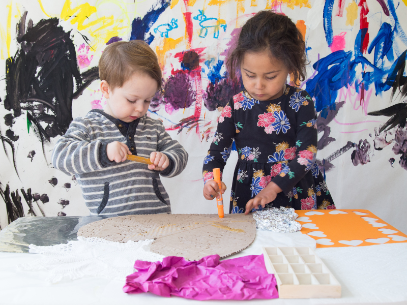 kids making art