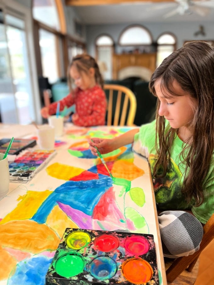 children doing scribble art