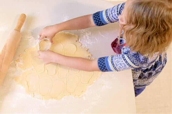 making skull cookies