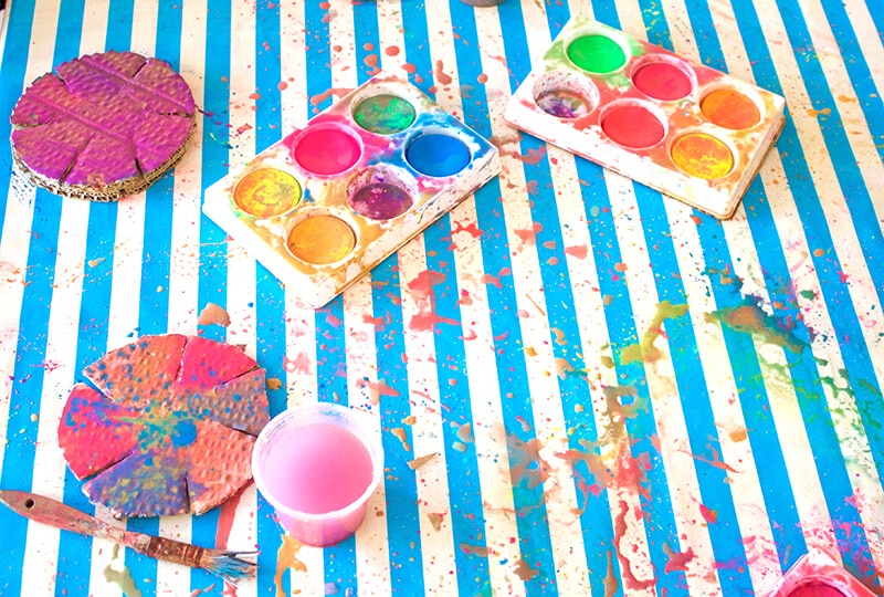 Neon tempera paints for painted cardboard building discs