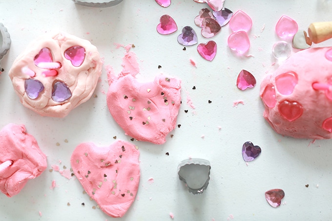 Baking-with-playdough-and-pokeins_Rachel Withers