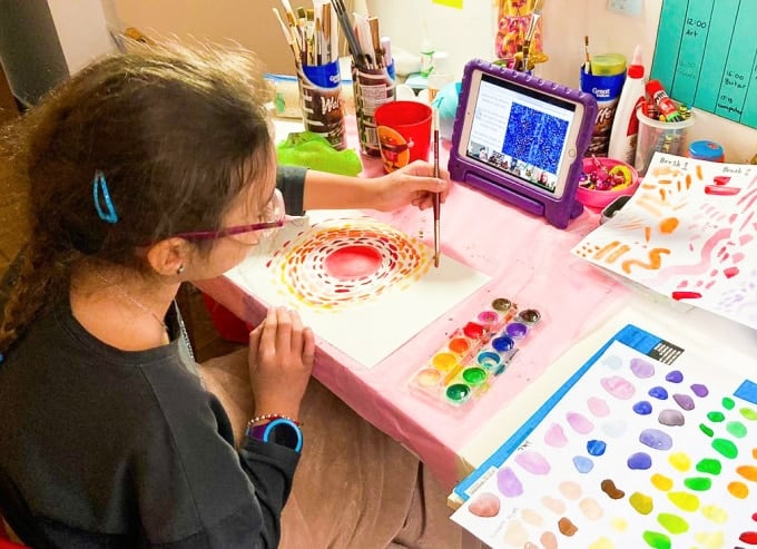 child mixing colors for challenge_joanna pink