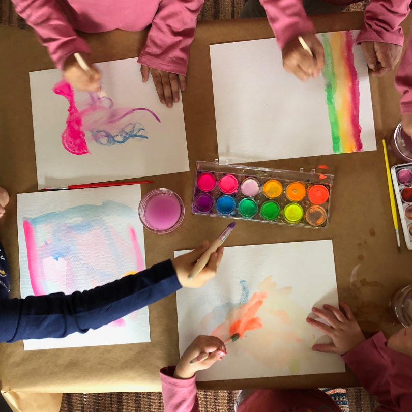children painting