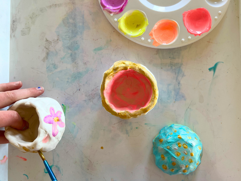 painting pinch pots