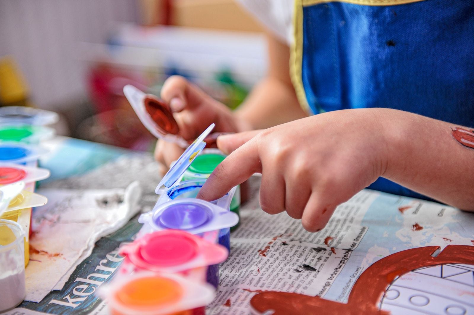 toddler messy sensory play