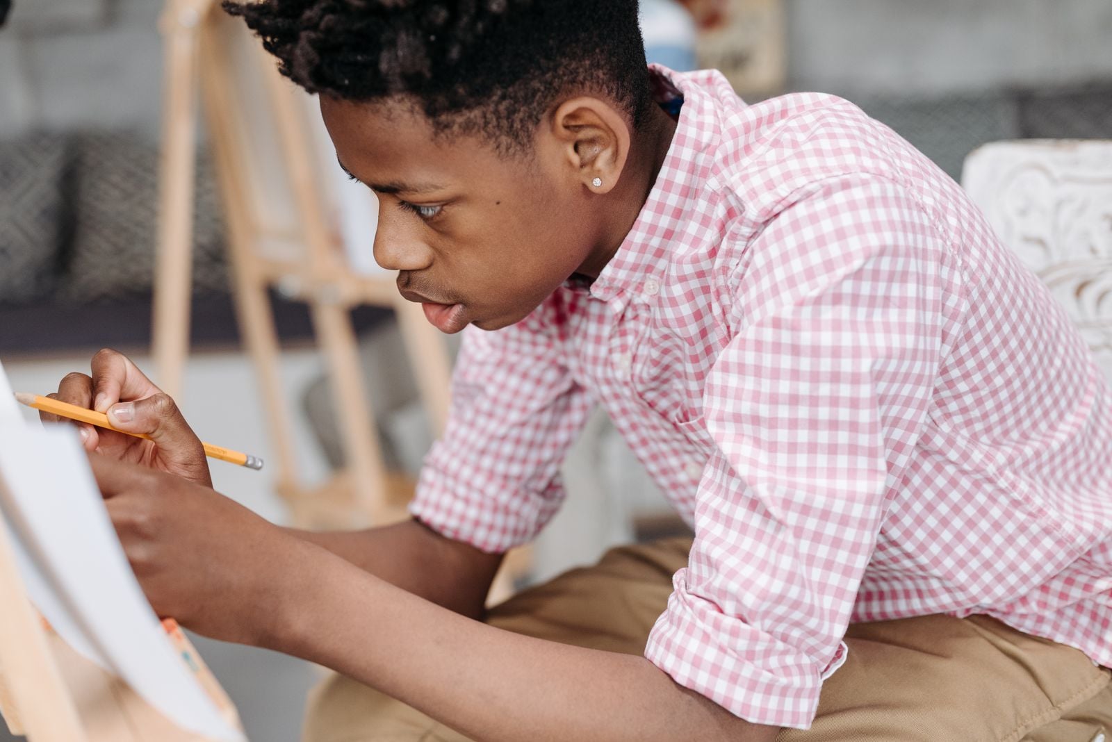 preschooler concentrating drawing