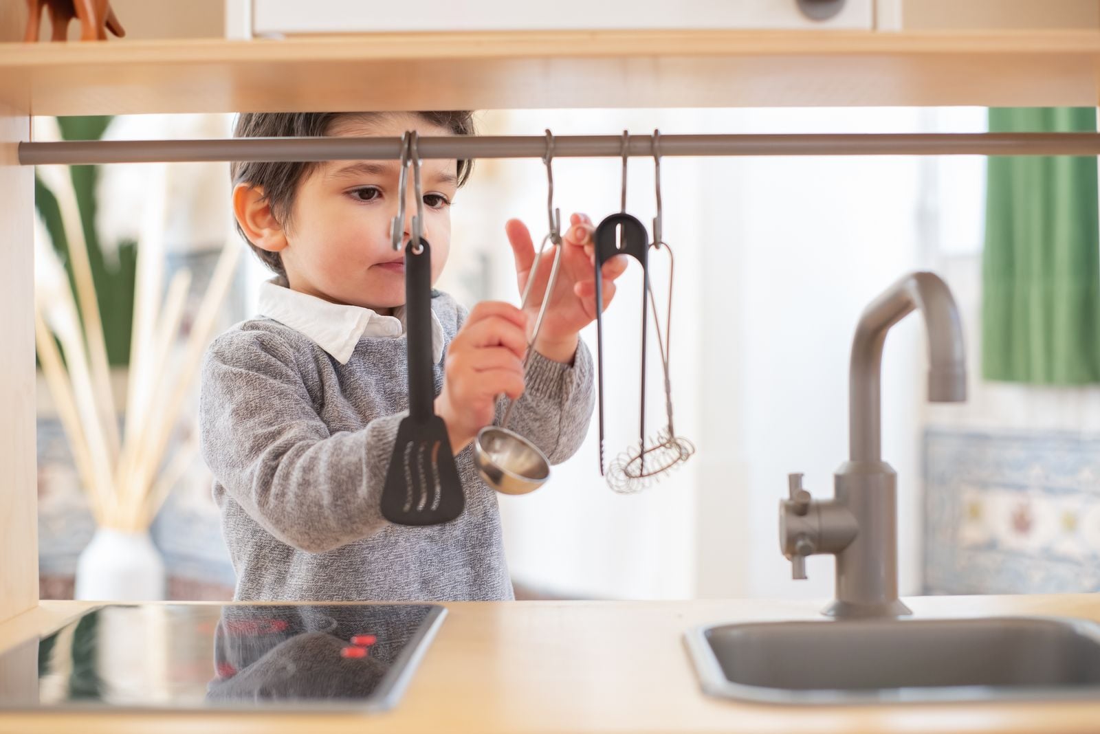 preschooler pretend play