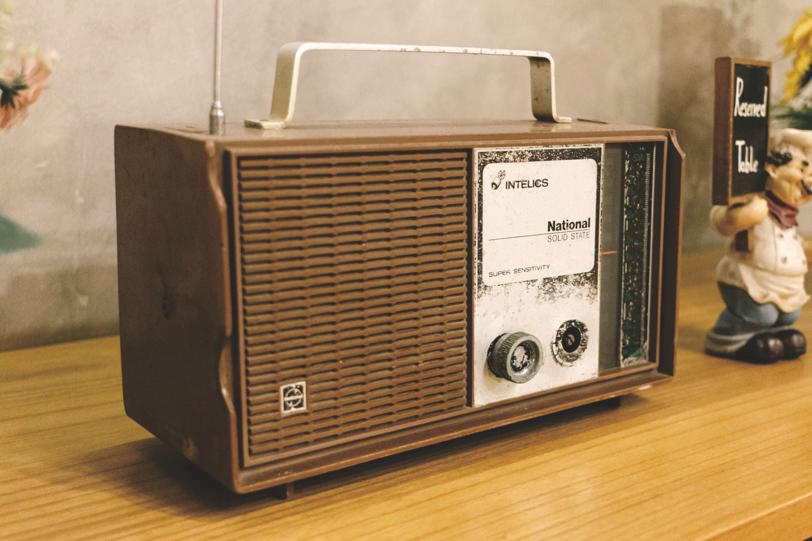 vintage Bakelite radio