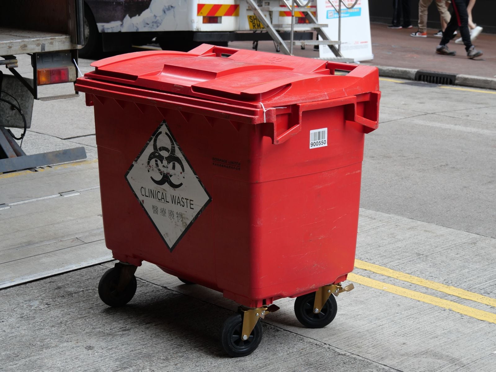 wheelie bin brick lid